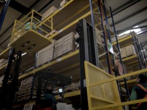 Cesto de segurança para trabalhos em altura