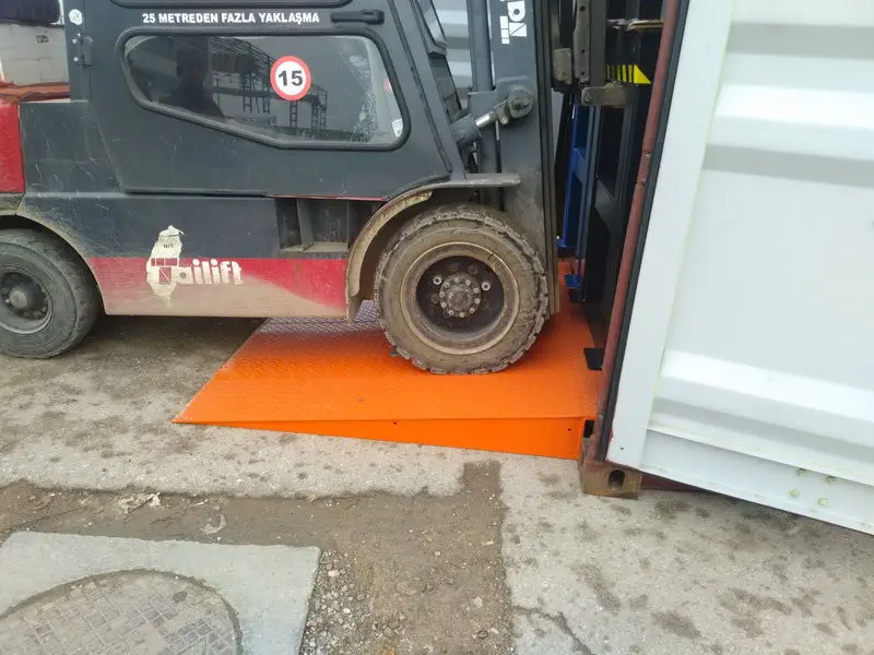 Rampa para contentor marítimo