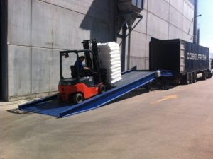 Rampa niveladora para camiões