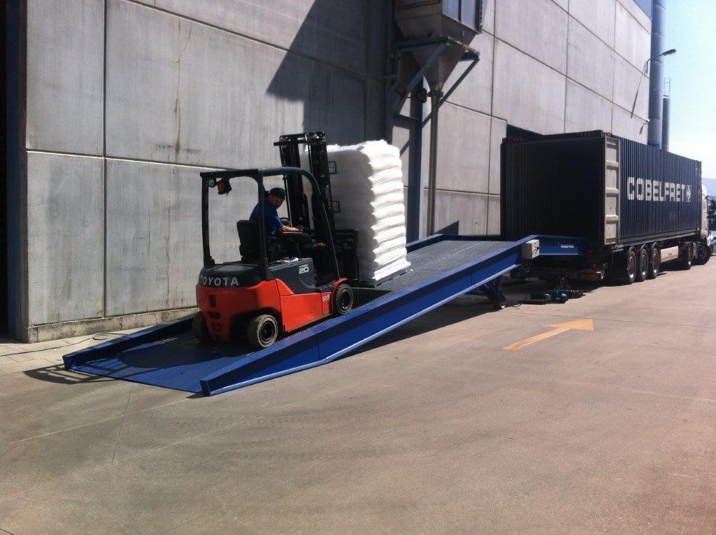 Rampa niveladora para camiões